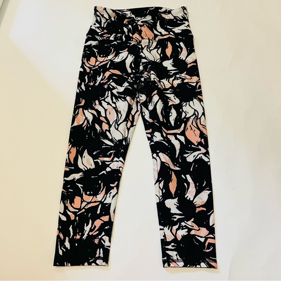 Floral Workout Leggings - Picture 4 of 6